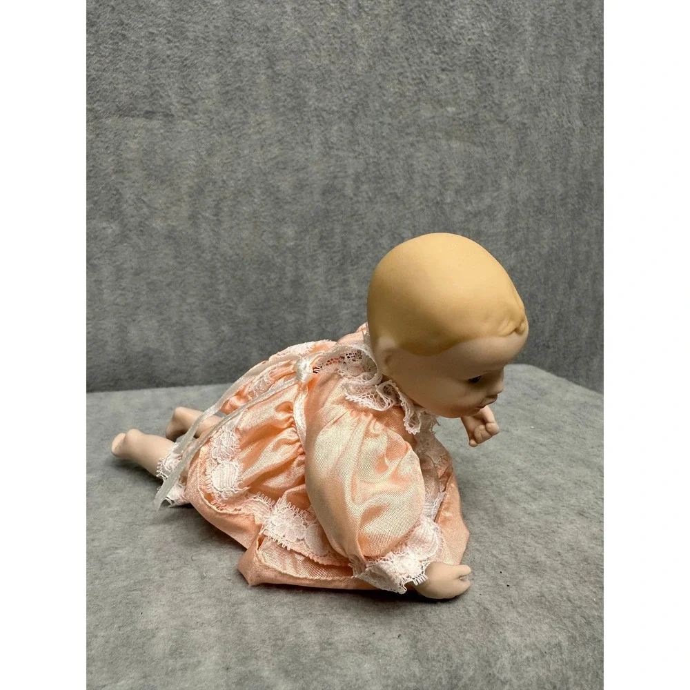 Yolando Bello Vintage 1994 Porcelain Baby Doll Girl Peach Lace Dress Excellent‎